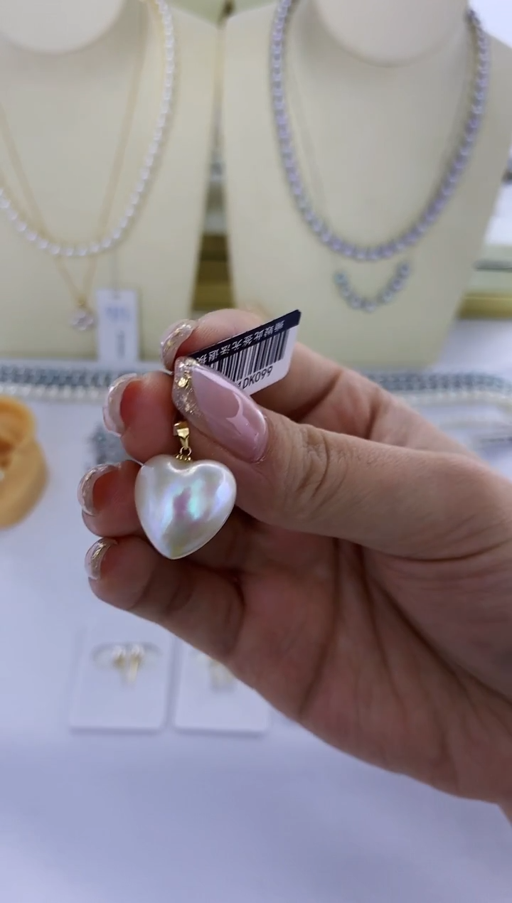 18K金镶嵌颈饰拼合珍珠（马贝珠）爱心马贝吊坠 DZ001