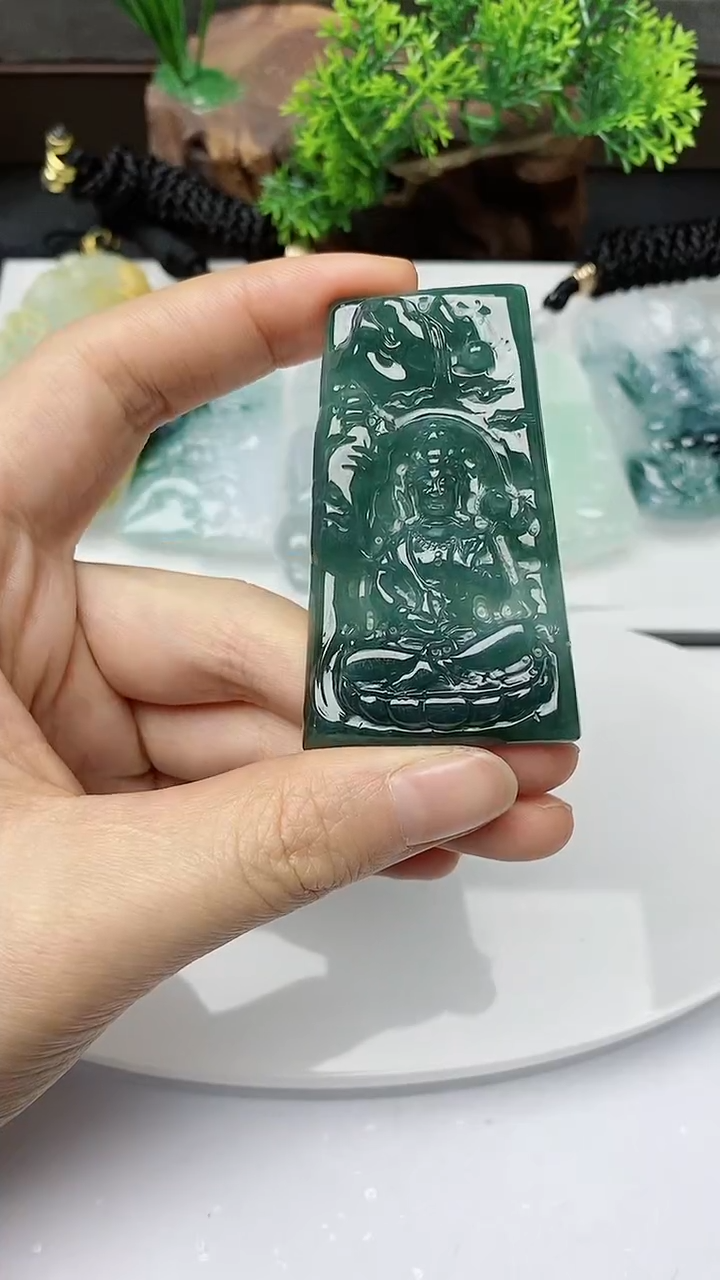 【闪购商品】翡翠颈饰未镶嵌         