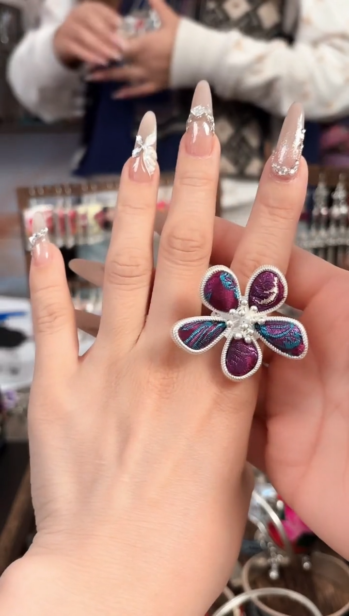 织绣民族风非遗老绣饰品673