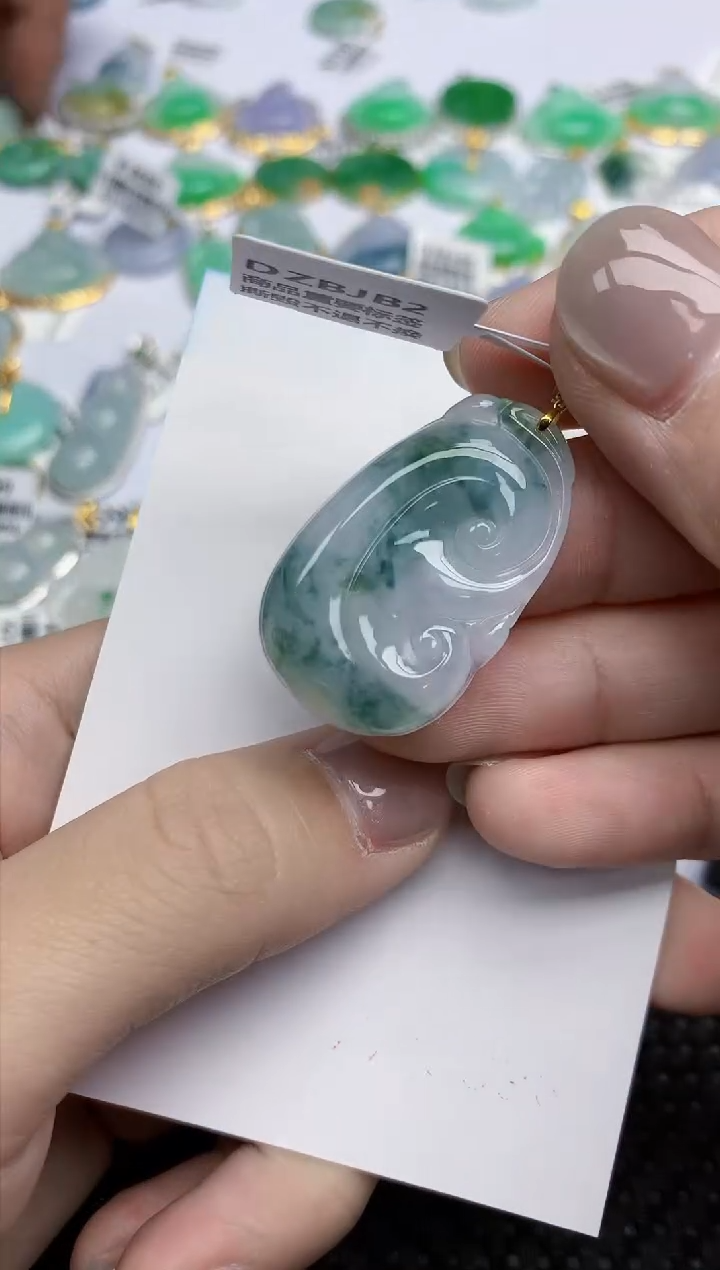 【闪购商品】翡翠挂件18K金镶嵌天然翡翠A货