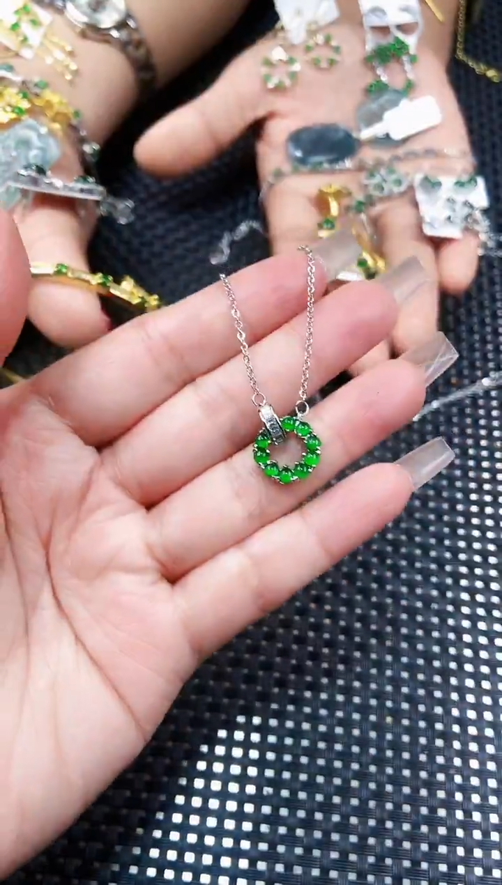 【闪购商品】翡翠颈饰未镶嵌111111111