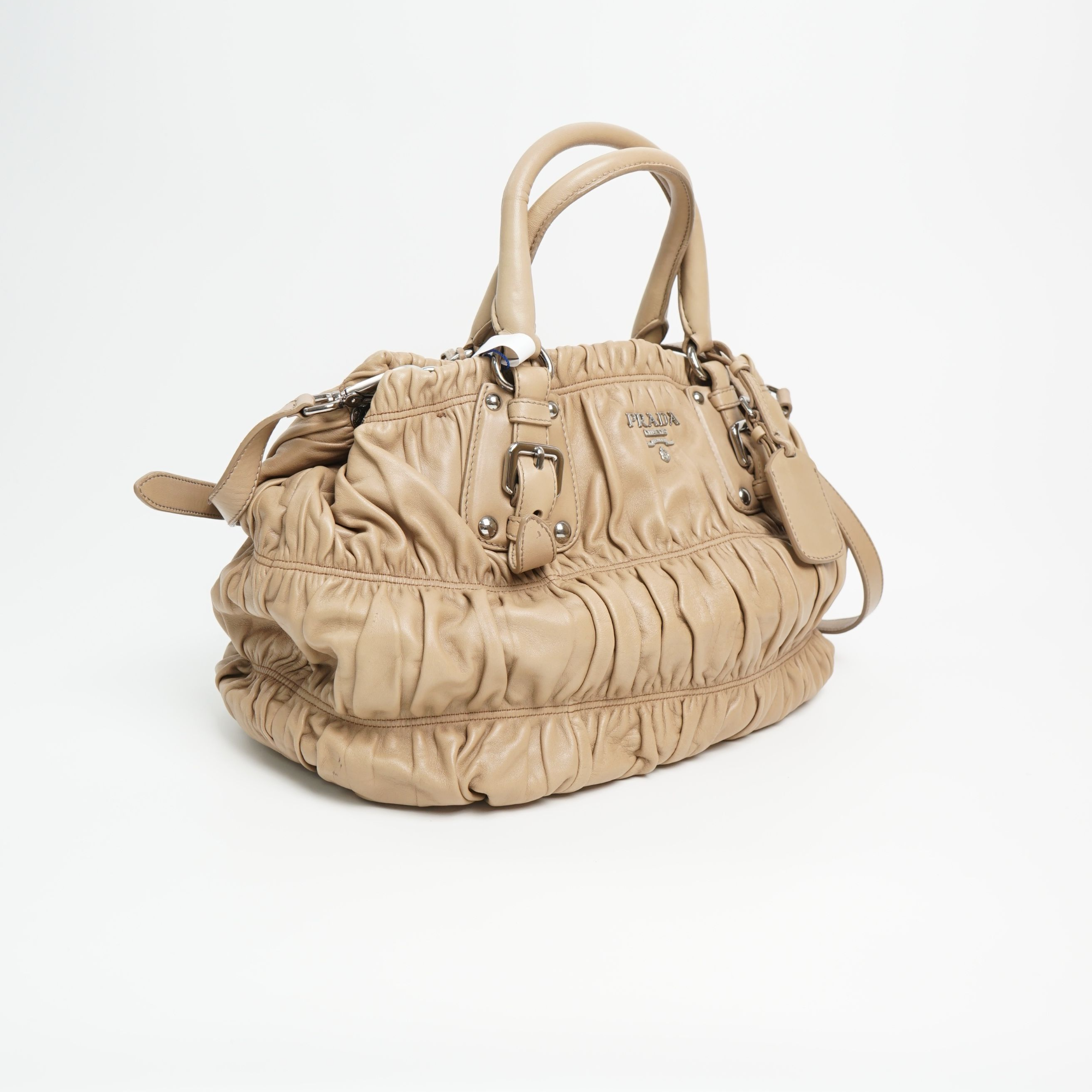 95新 Prada/普拉达 普拉达褶皱包奶茶色/肩带DS011366