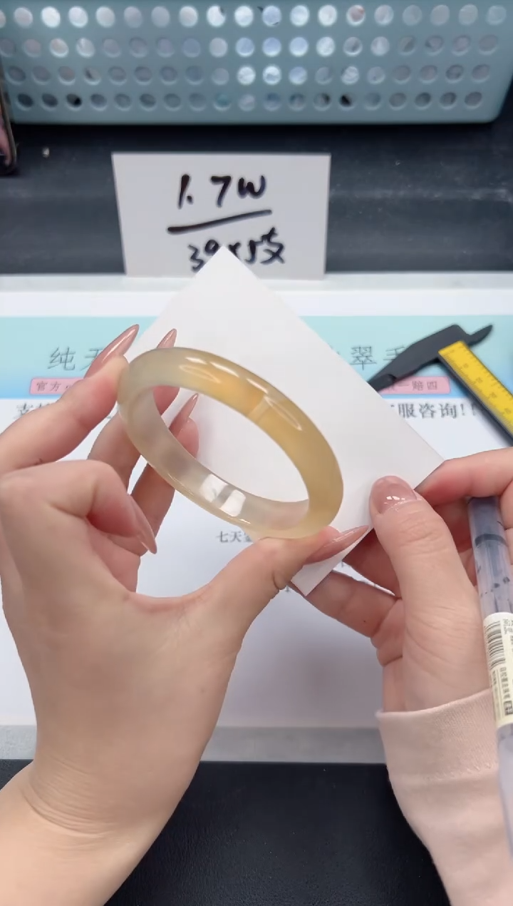 【闪购商品】石英质玉手镯未镶嵌A82-56.3