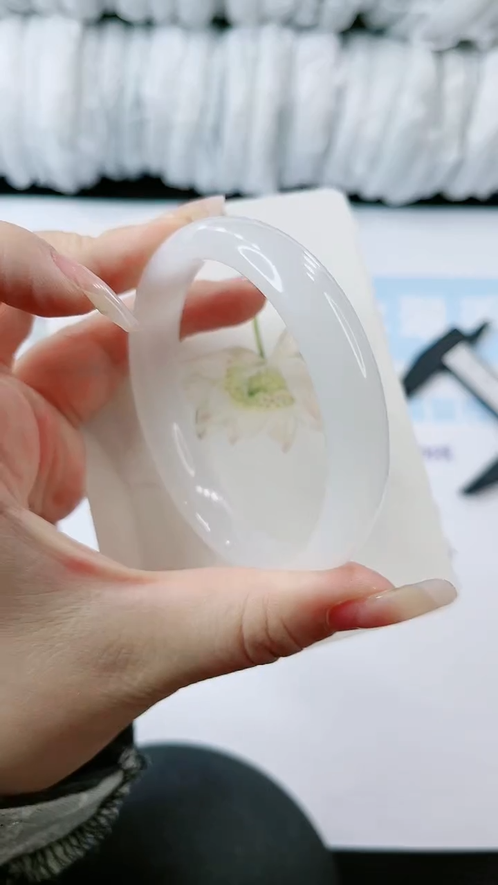 【闪购商品】石英质玉手镯未镶嵌多样性发货V666