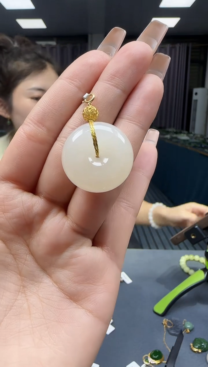 【闪购商品】和田玉挂件18K金镶嵌1