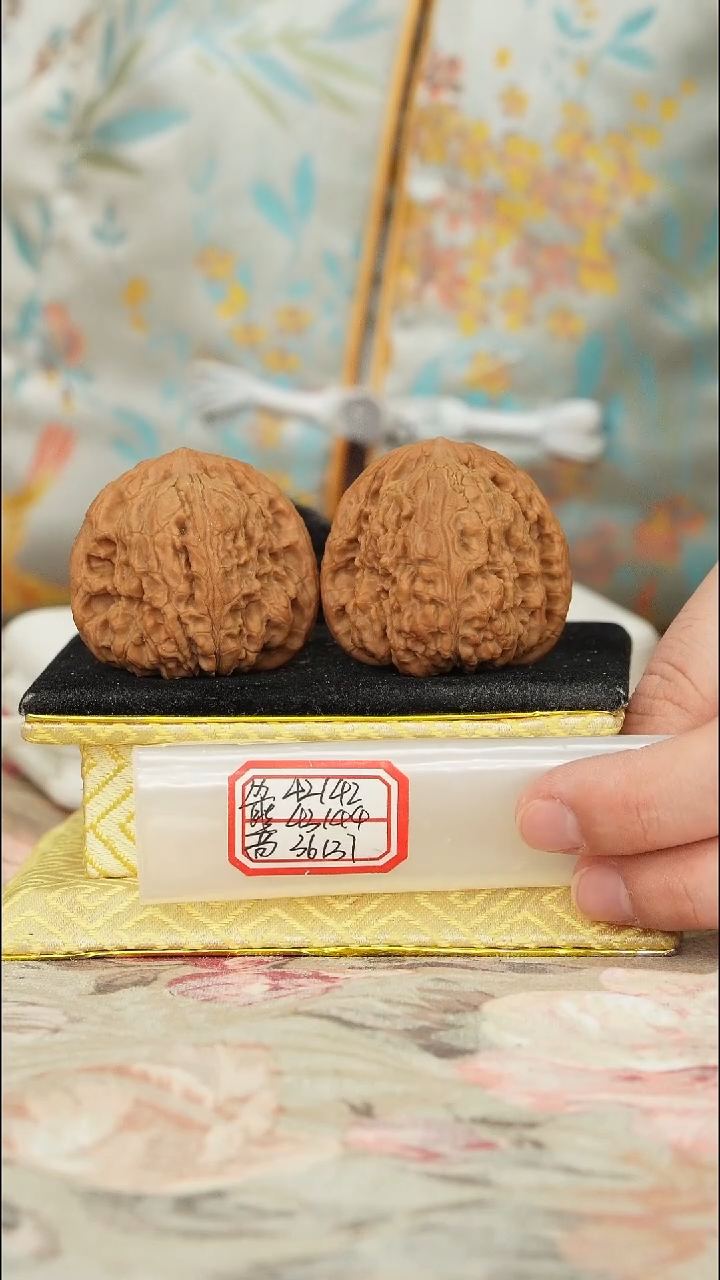 【闪购商品】文玩核桃把件赵喜满南将石