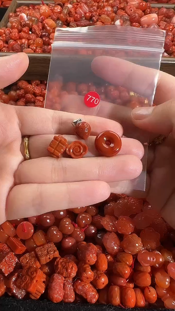 颈饰未镶嵌南红玛瑙1