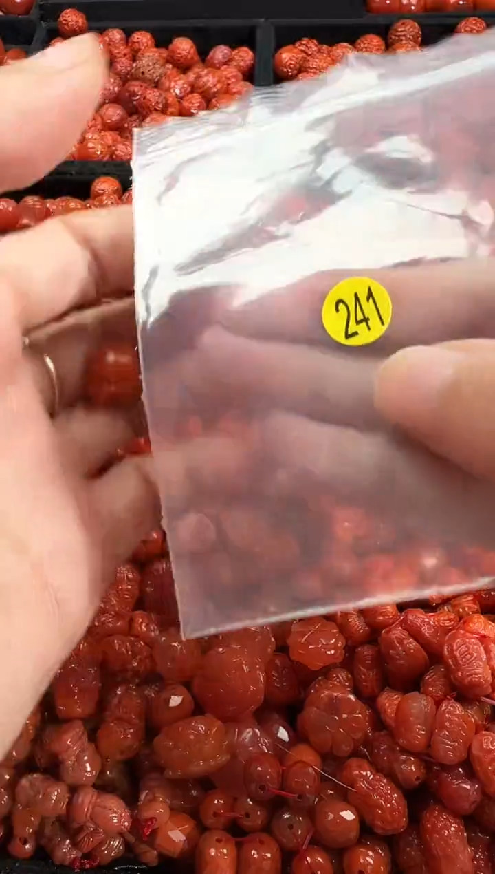 颈饰未镶嵌南红玛瑙1