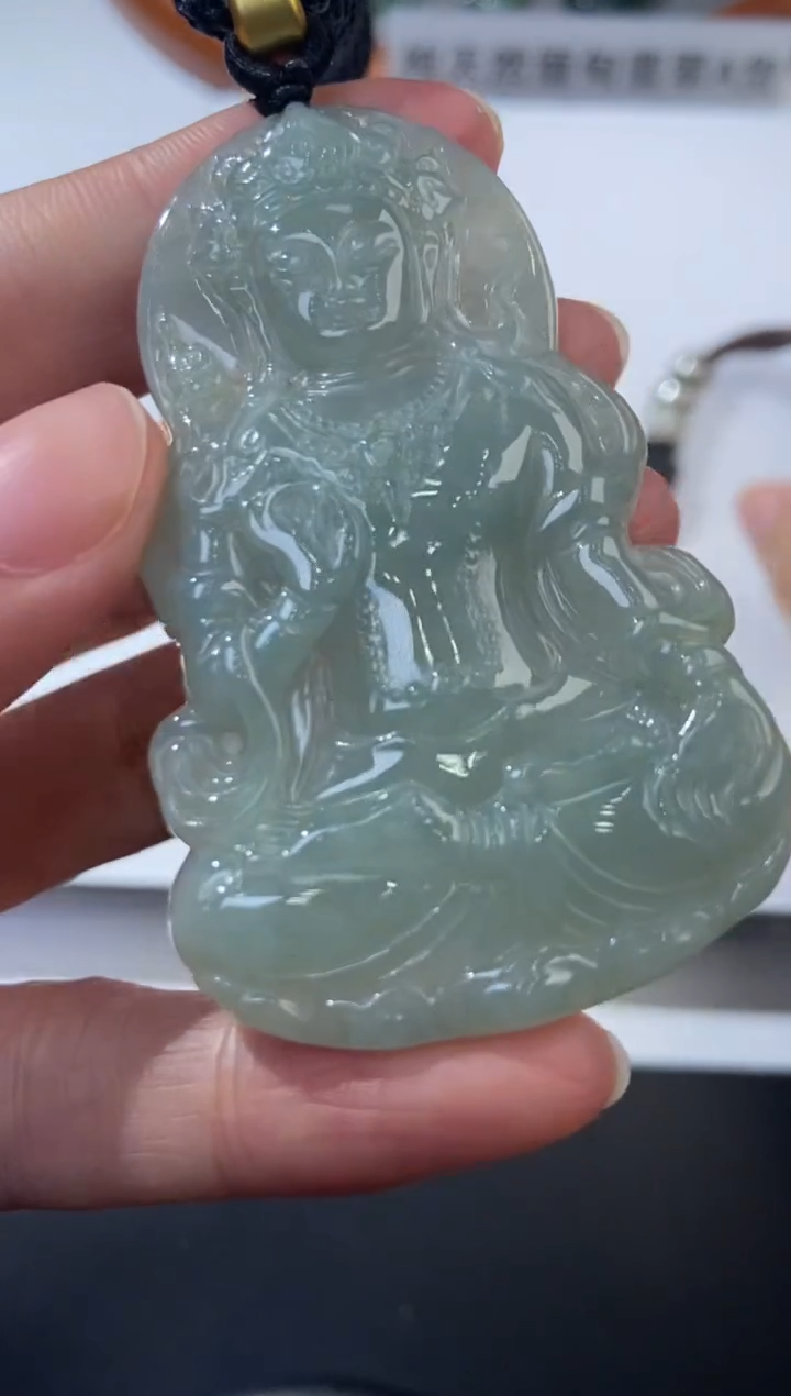 未镶嵌挂件翡翠372616     多人 