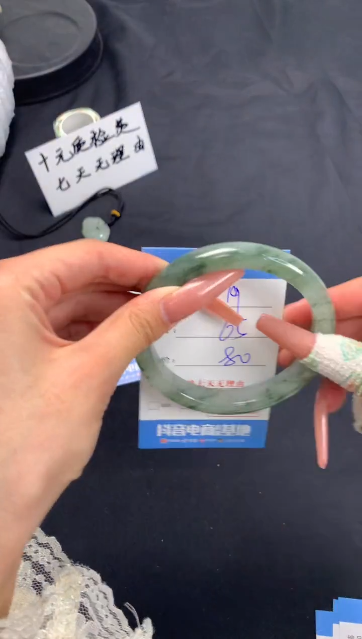 【闪购商品】石英质玉手镯未镶嵌A19