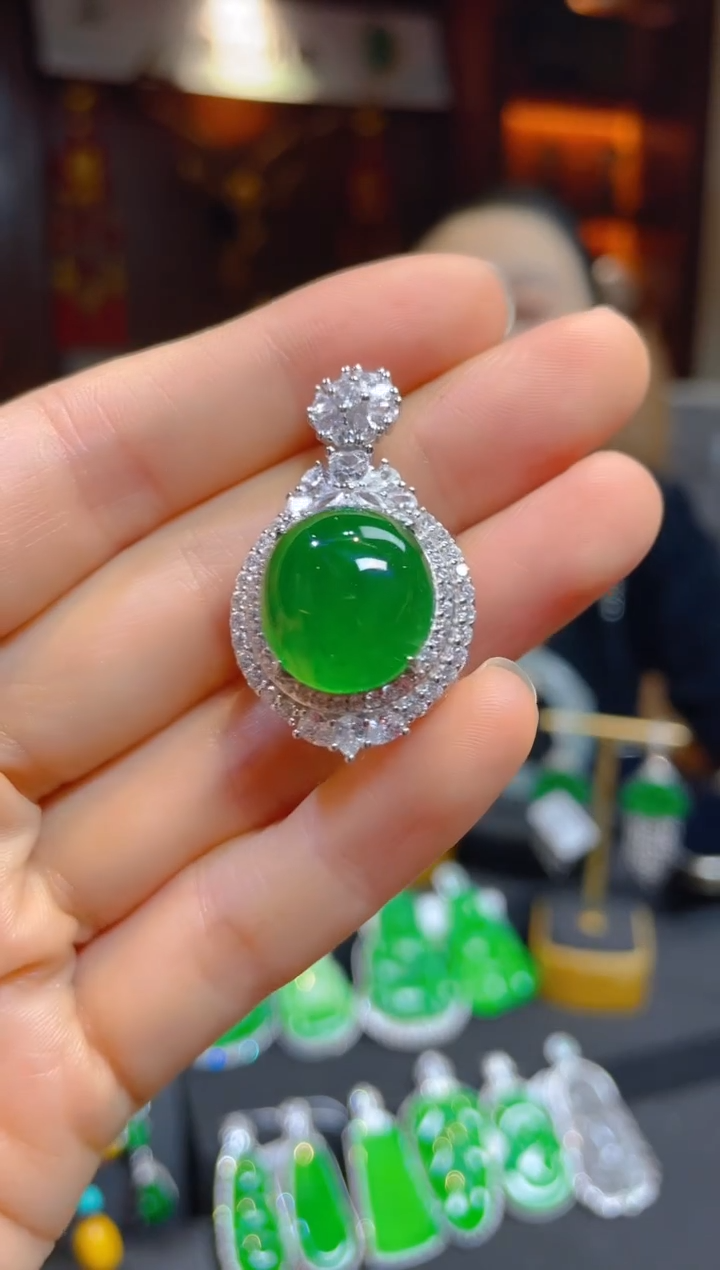 【闪购商品】翡翠颈饰银S925镶嵌118500天然A货翡翠蛋面