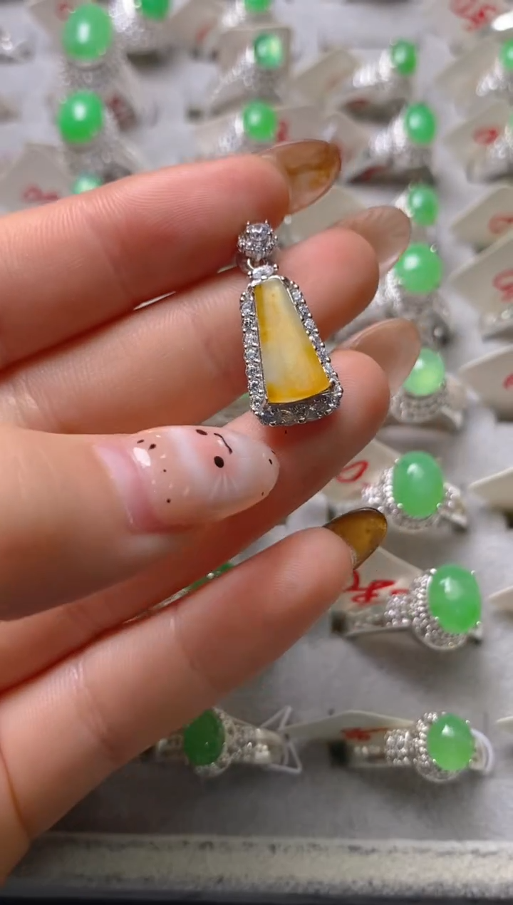 银S925镶嵌戒指翡翠百内无证书