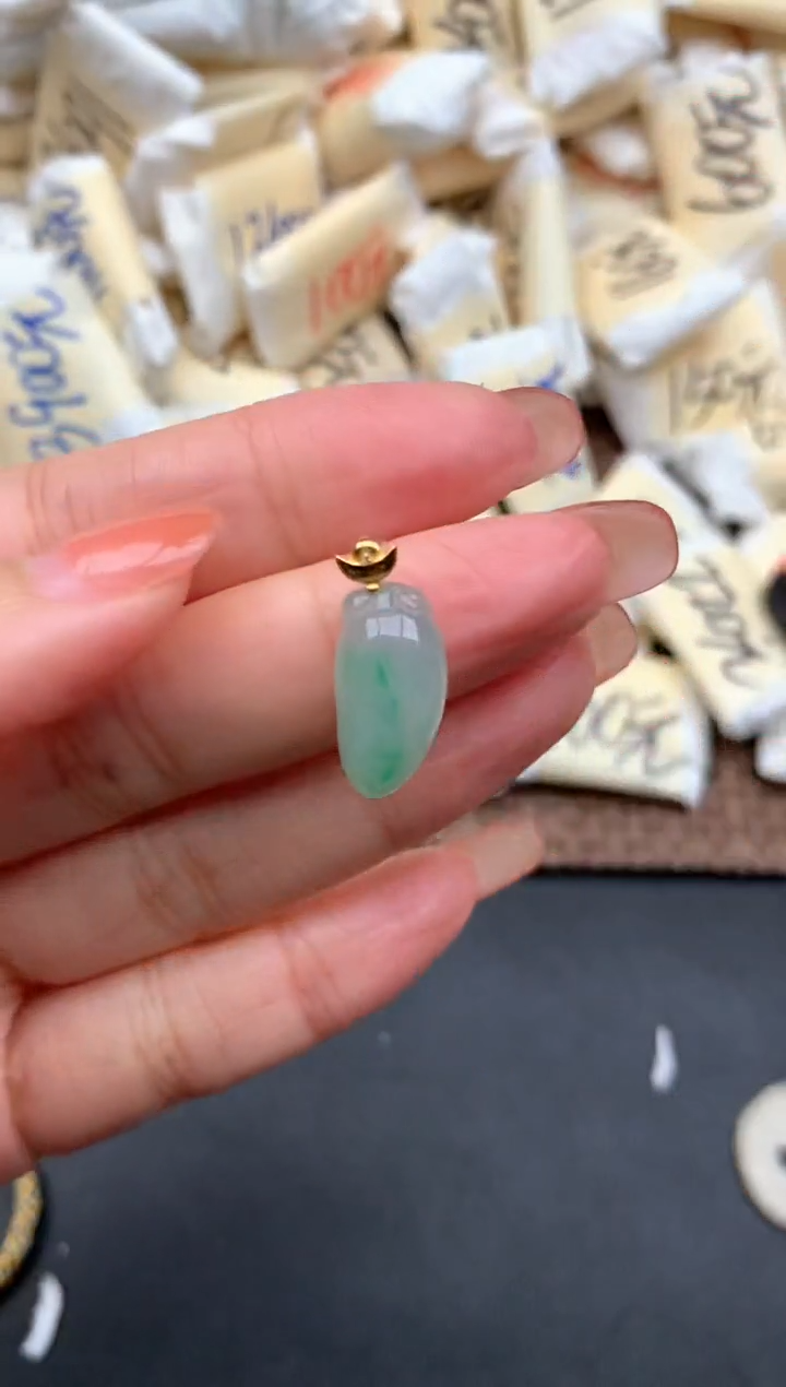 18K金镶嵌挂件翡翠一