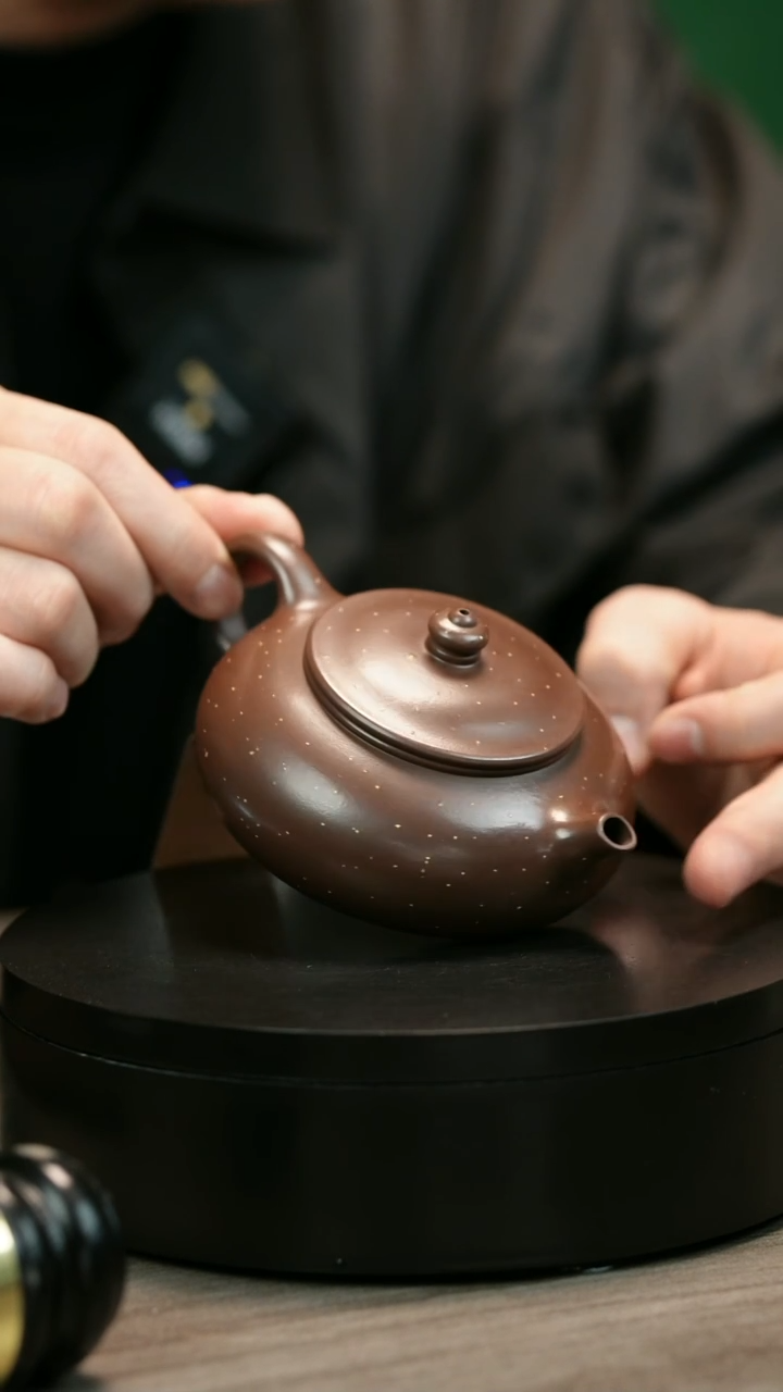 茶壶紫砂9*9H2399李琴底槽青铺砂寒江