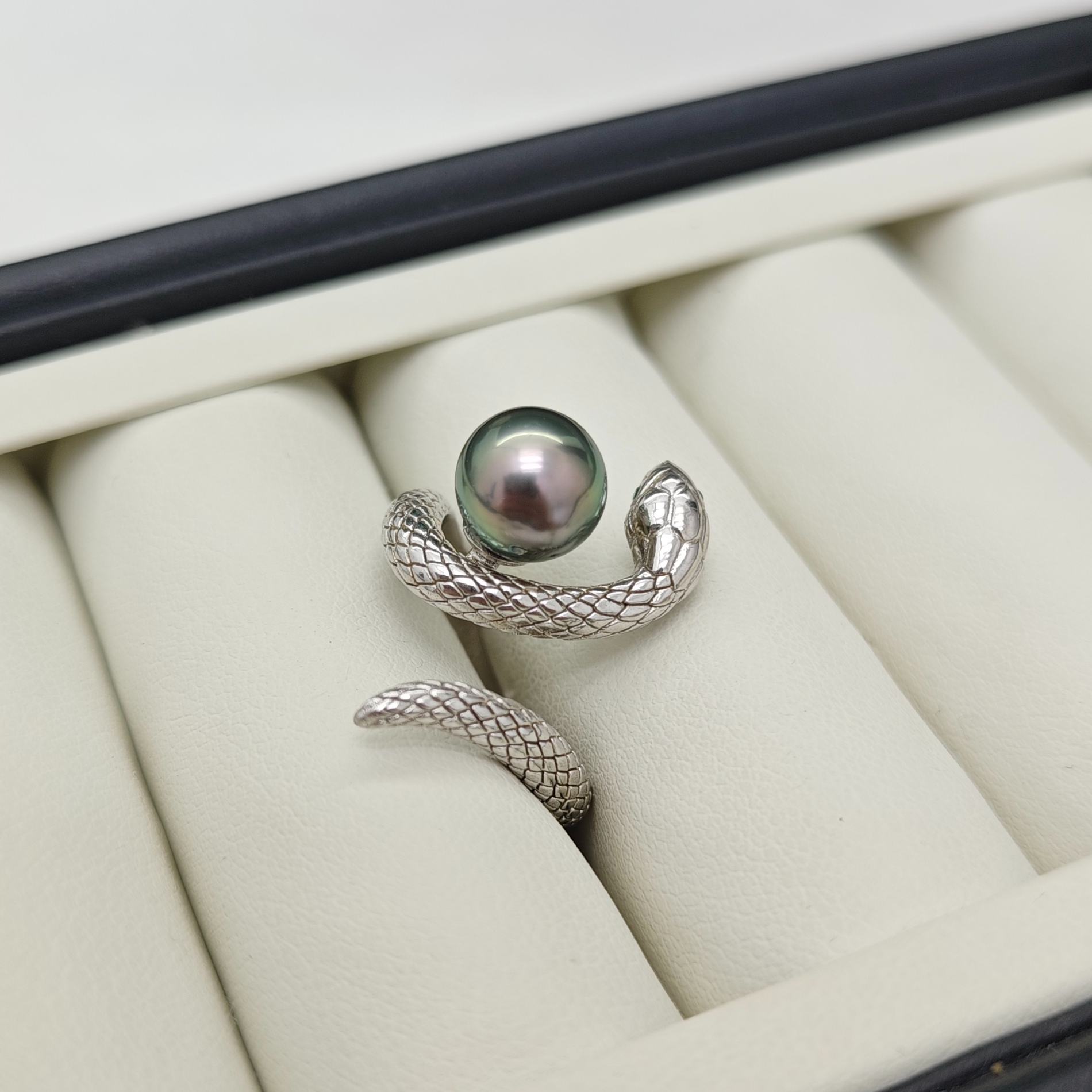 梁大大珠宝 海水大溪地黑珍珠 s925银戒指 时尚款