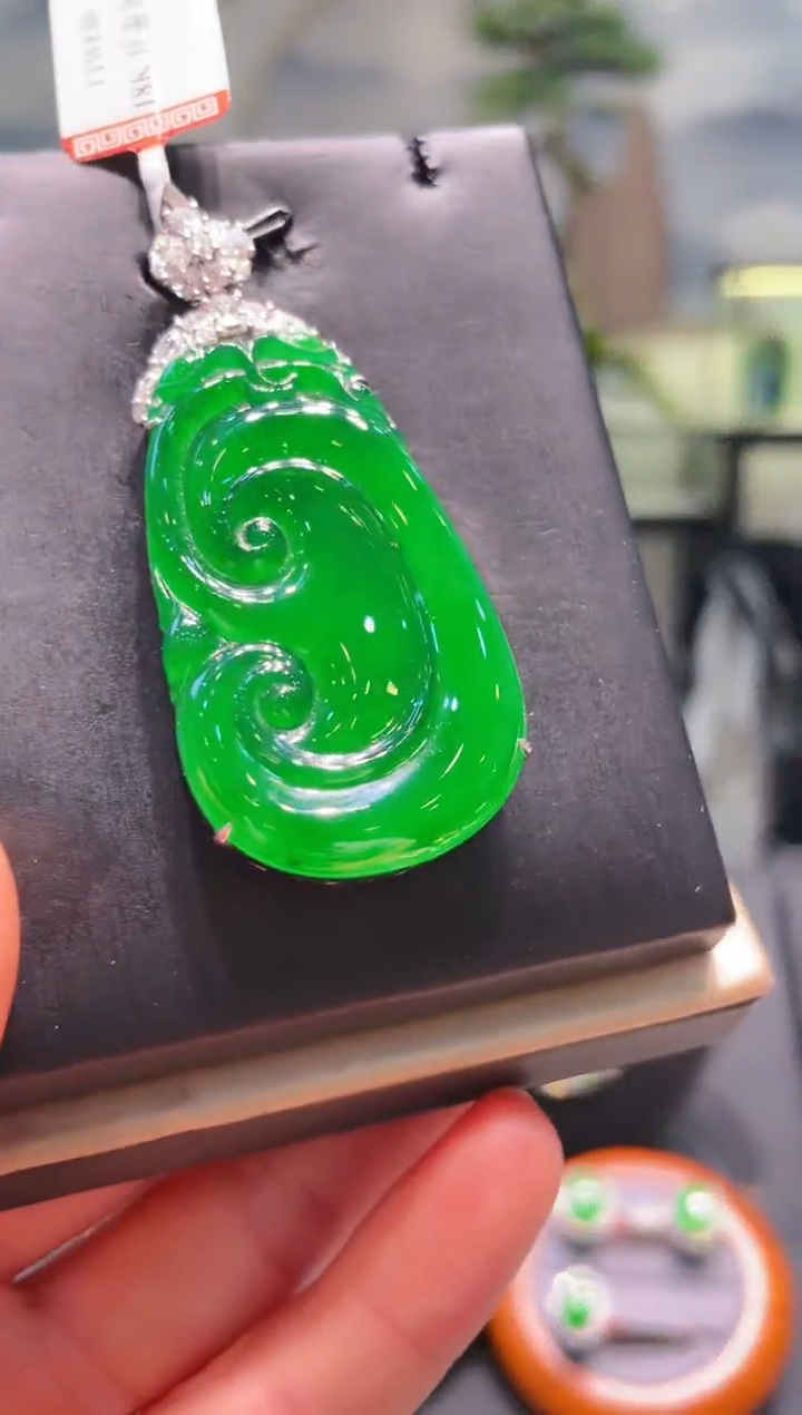 【闪购商品】翡翠颈饰18K金镶嵌A44天然A货翡翠