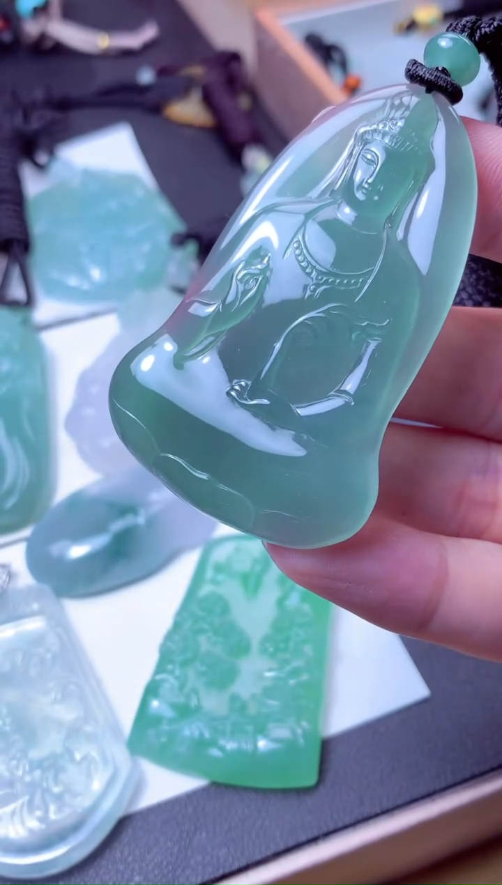 颈饰未镶嵌翡翠天然A货翡翠