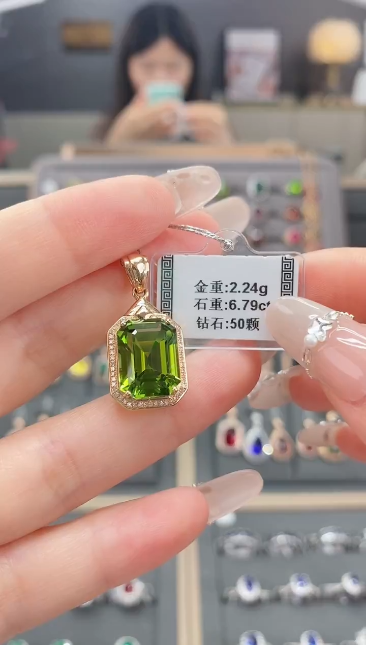 【闪购商品】18K金镶嵌颈饰碧玺6.79