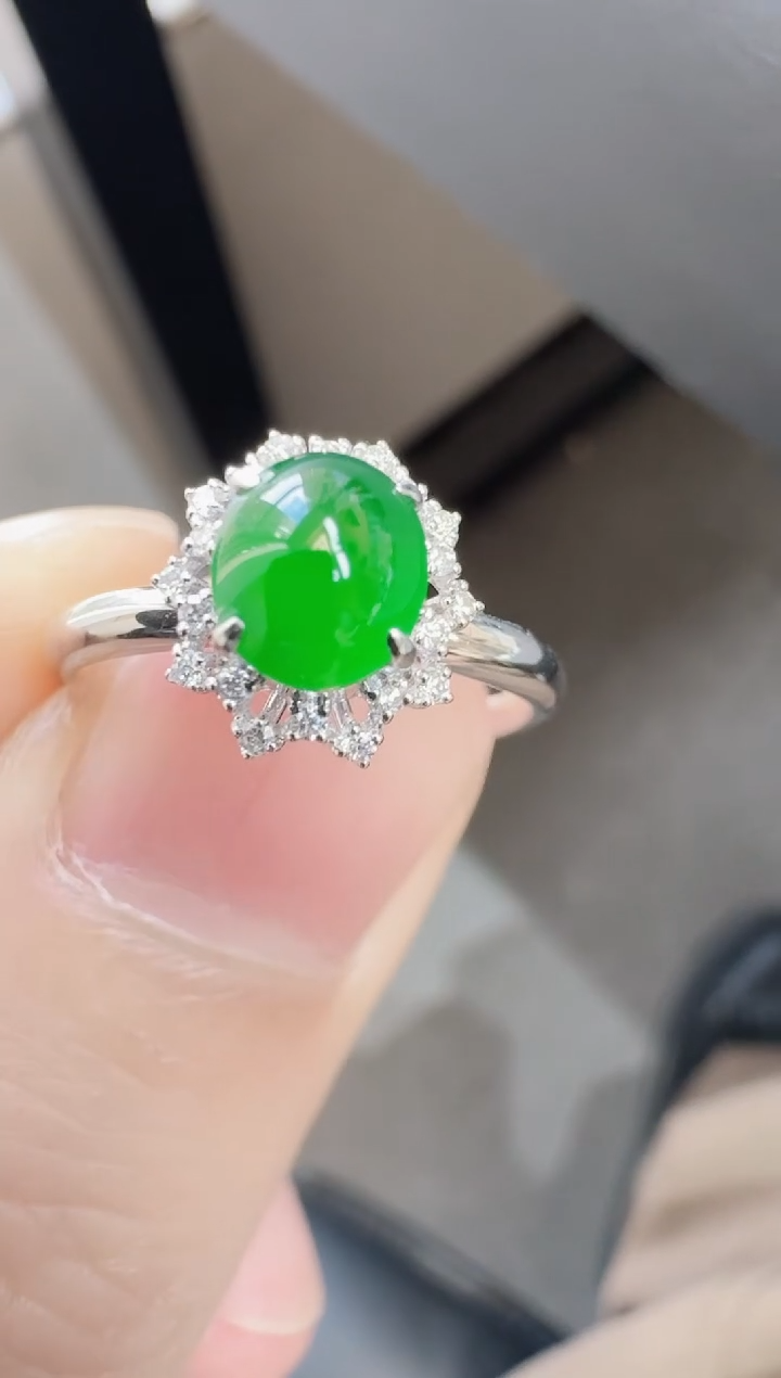 18K金镶嵌戒指翡翠祥****花寄售回流，不退不换