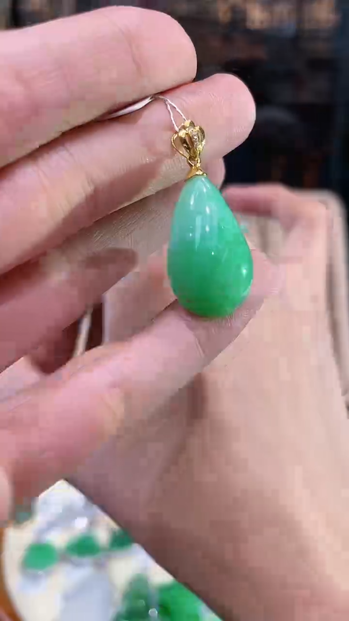 【闪购商品】翡翠吊坠(不含链)18K金镶嵌水滴