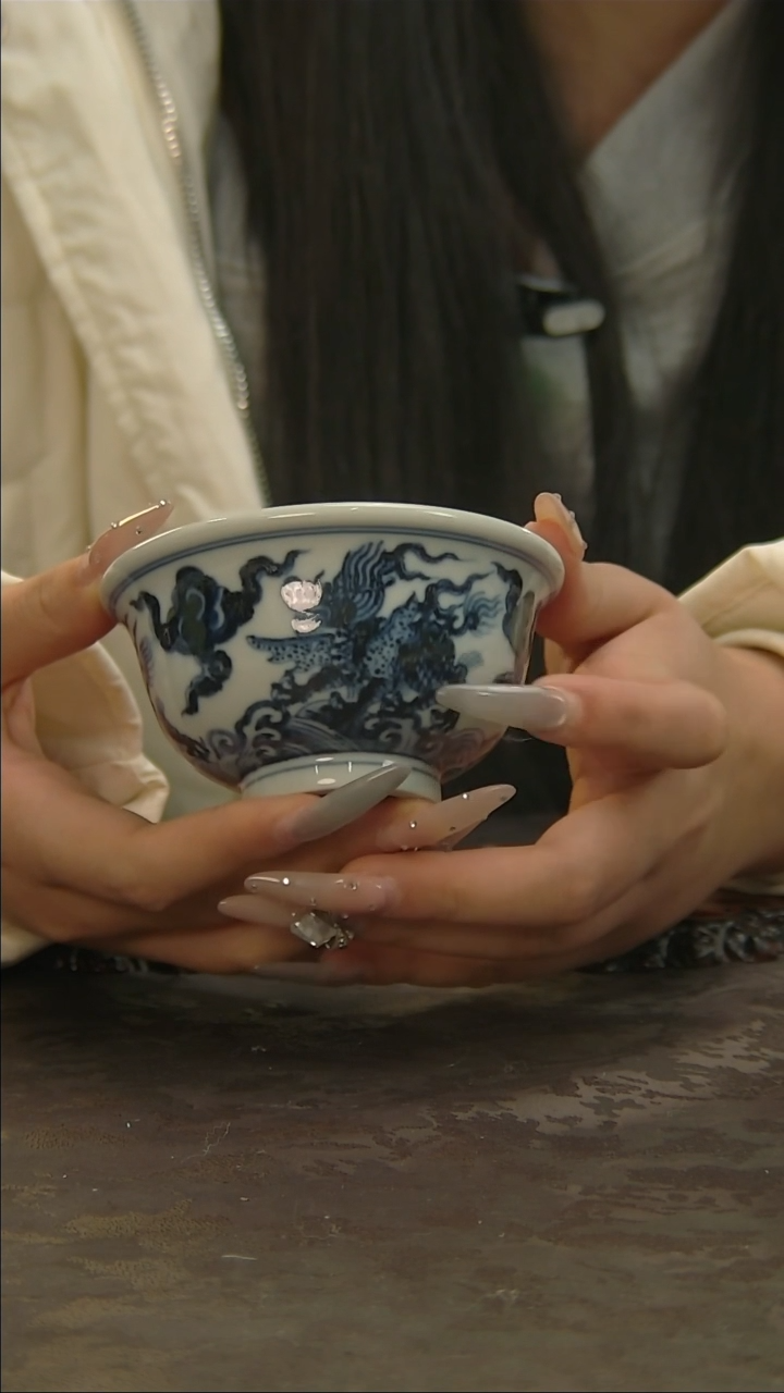 【闪购商品】青花手绘麒麟压手杯