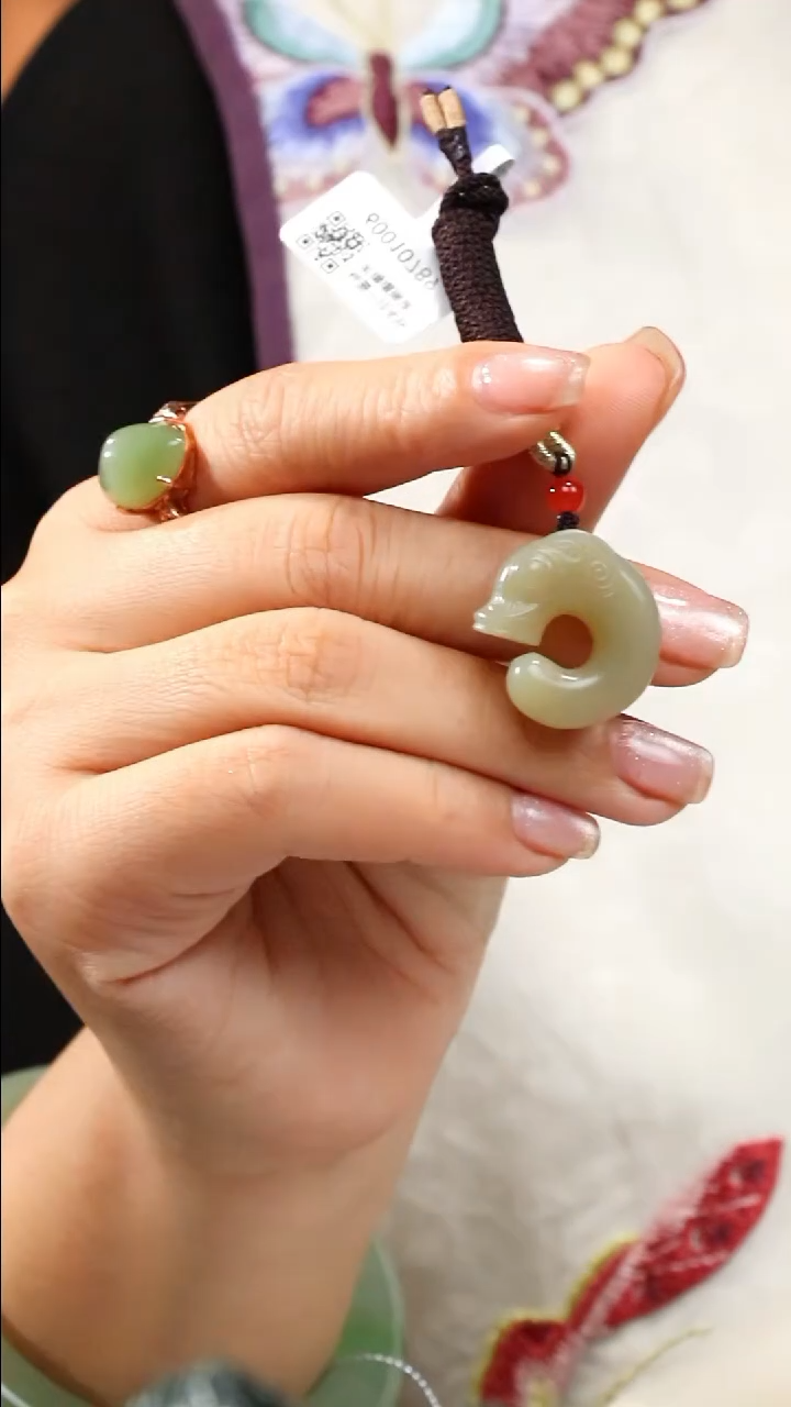 【闪购商品】和田玉吊坠(不含链)未镶嵌玉猪龙吊坠