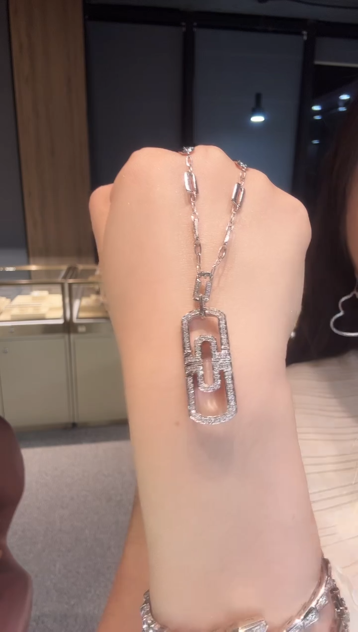 【闪购商品】钻石项链18K金镶嵌大号回形针 