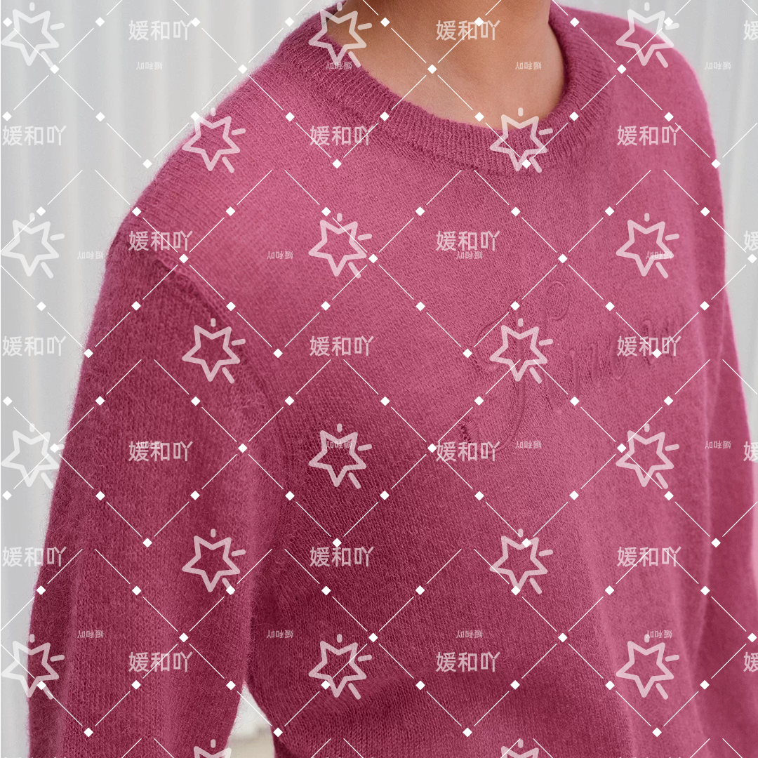 B336哎哟哟刺绣字母暗红色圆领毛衣