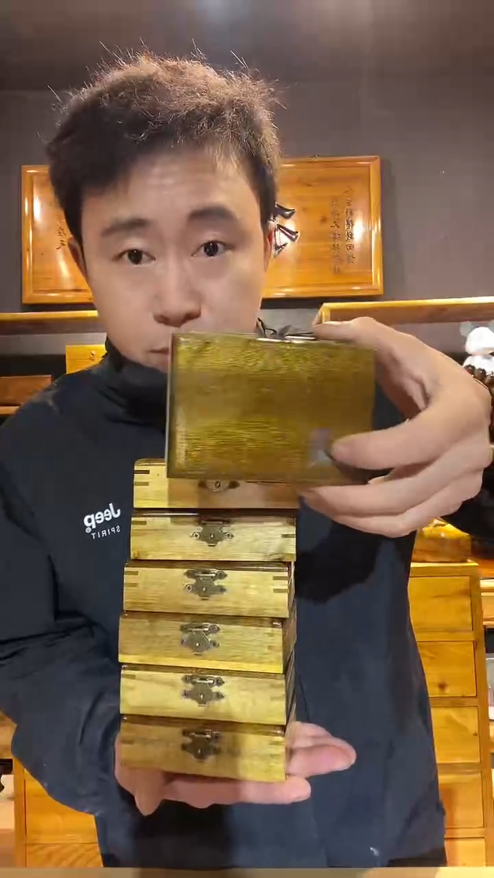 金丝楠木制品薄烟盒 拍一发一