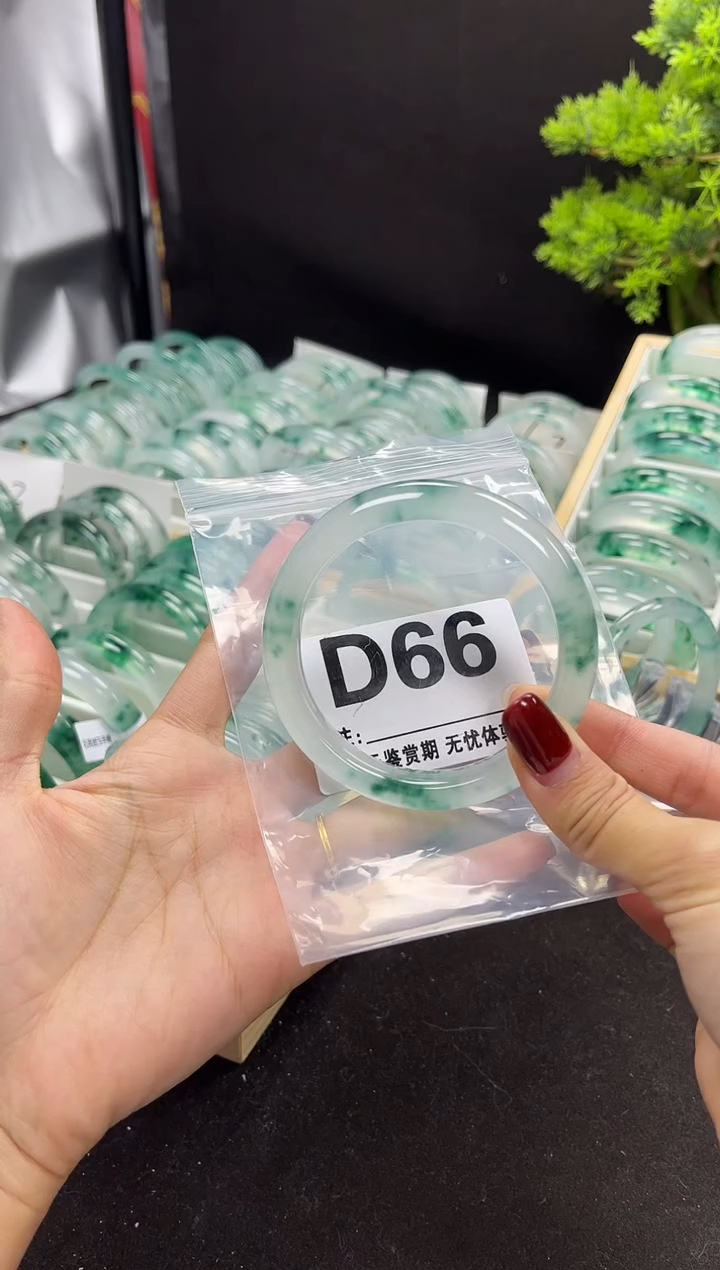 【闪购商品】石英岩玉手镯未镶嵌D66