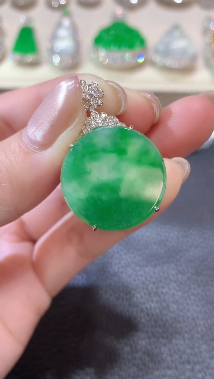 【闪购商品】翡翠吊坠(不含链)18K金镶嵌A64