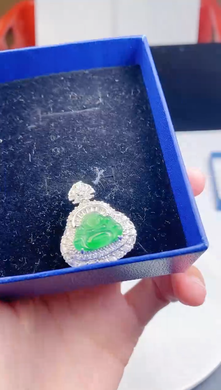 颈饰未镶嵌翡翠   