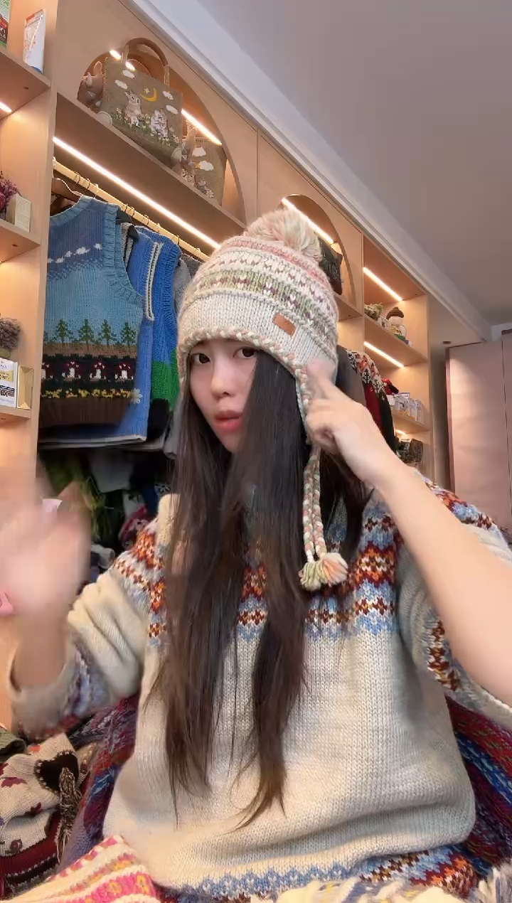 羊毛浅色护耳帽  