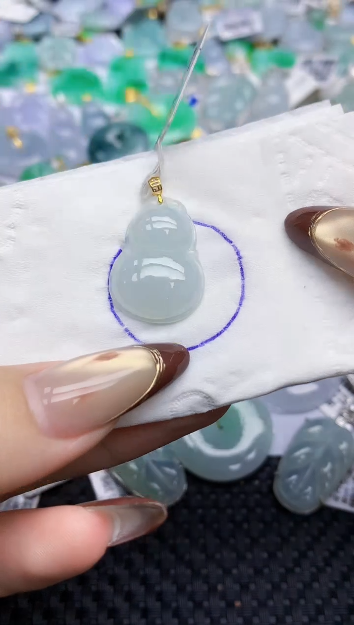 颈饰18K金镶嵌翡翠   天然翡翠A货  百元以上9米证书费自理