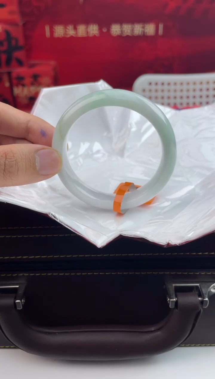 【闪购商品】翡翠手镯未镶嵌11翡翠手镯（微瑕）