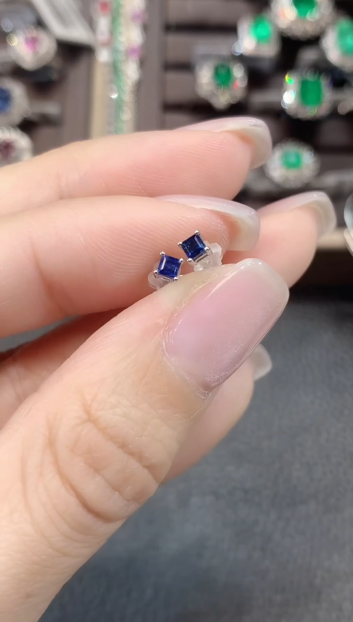 【闪购商品】蓝宝石耳饰18K金镶嵌D33 多样性发货一对