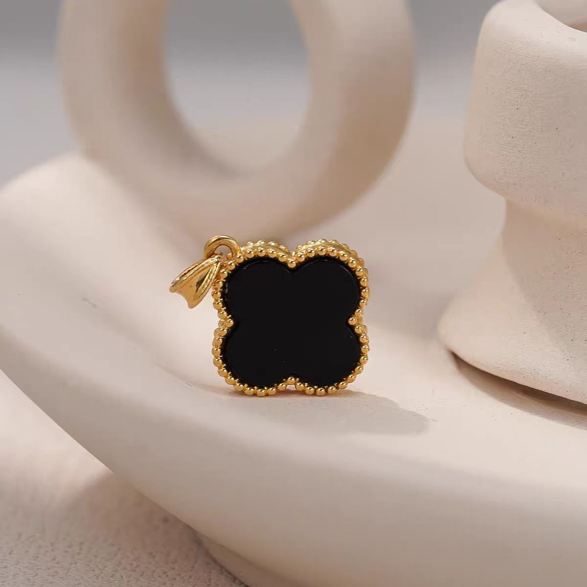 【BZ】18K金黑色四叶草草吊坠 卡15mm