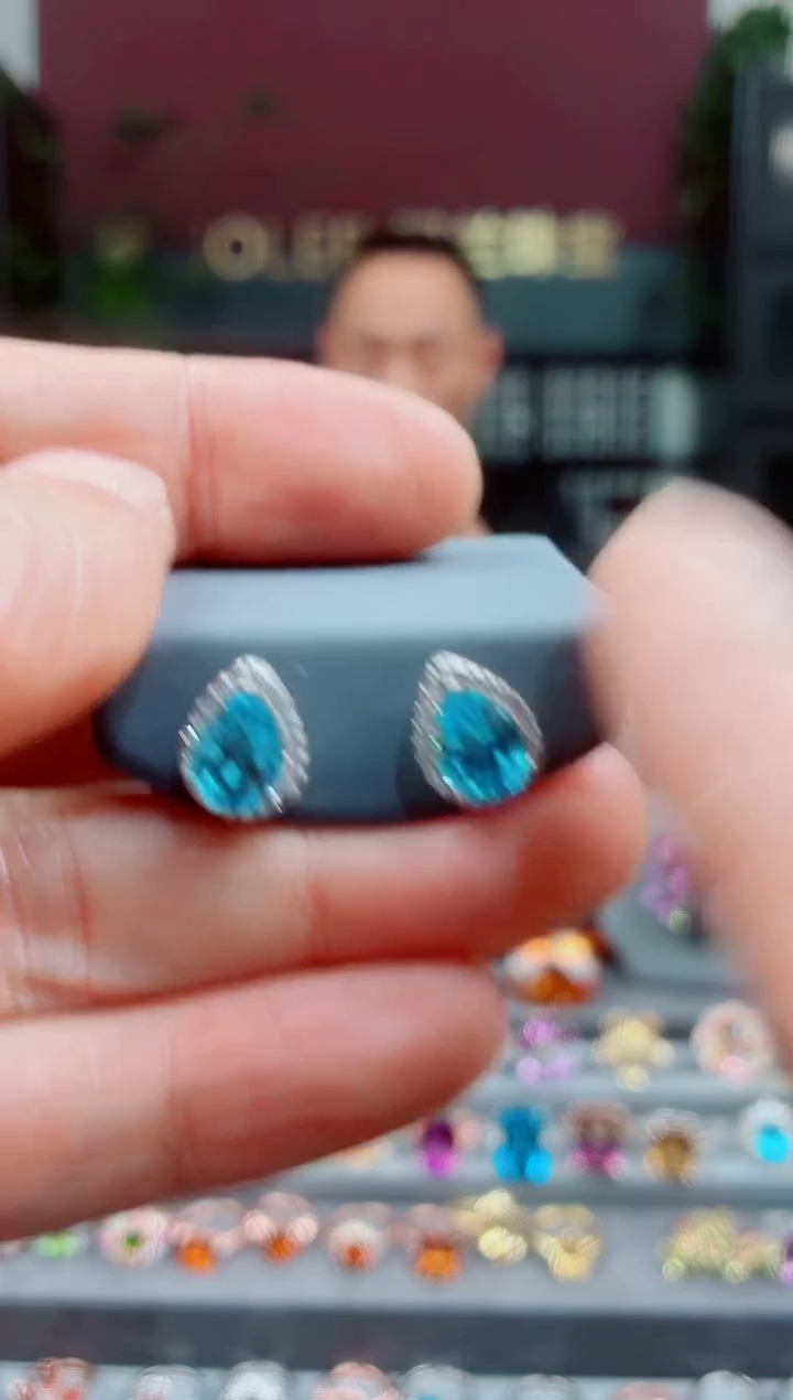 银S925镶嵌托帕石耳钉托帕石耳钉