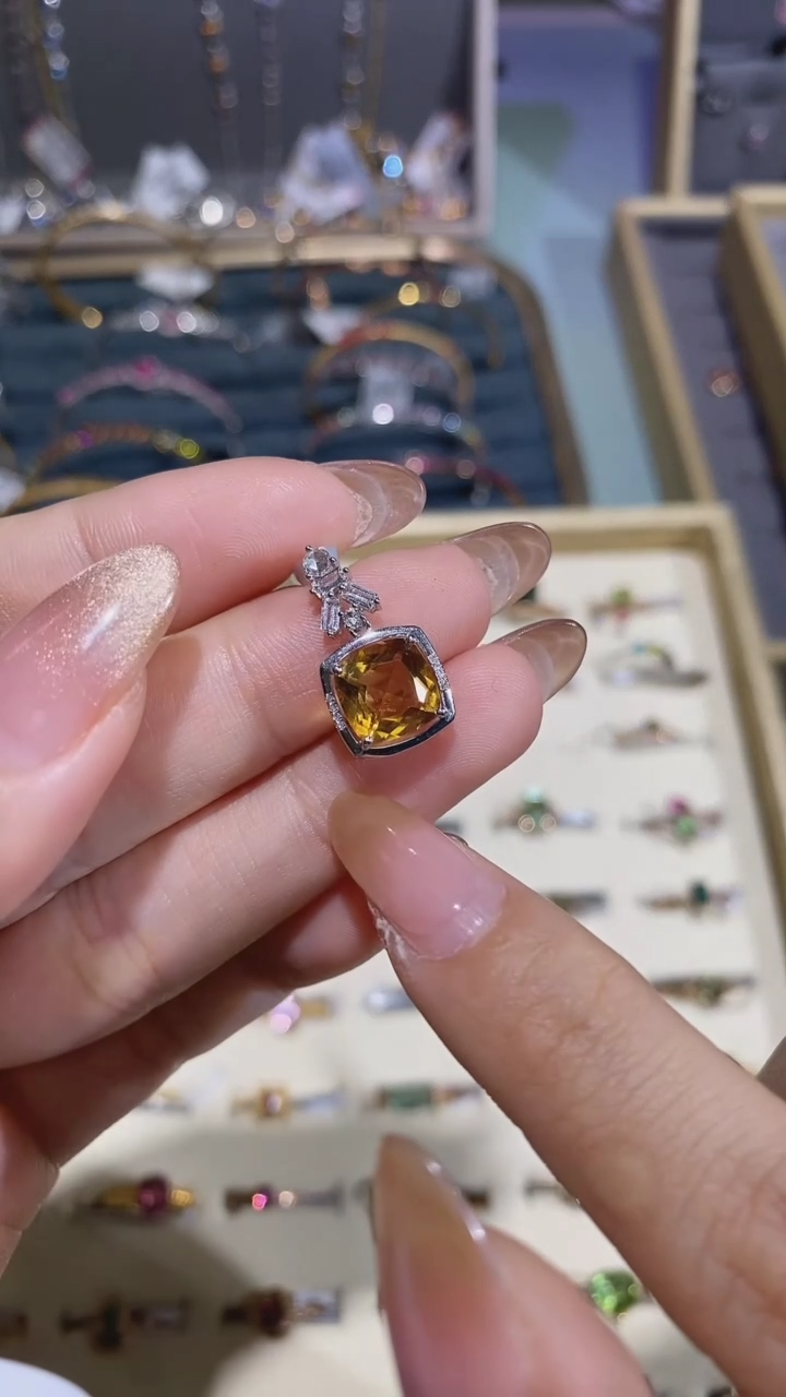 【闪购商品】黄晶颈饰18K金镶嵌吊坠