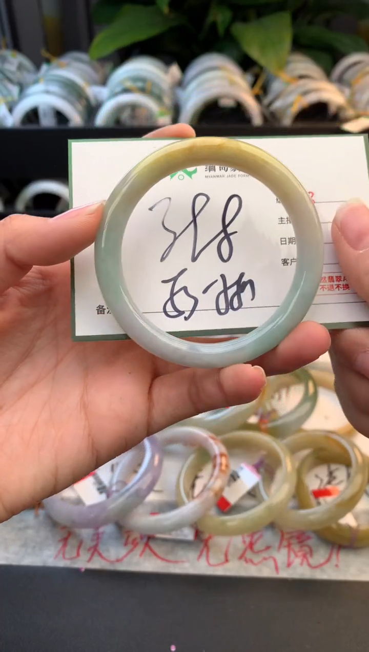 未镶嵌定制翡翠毛货需精细抛光+多人