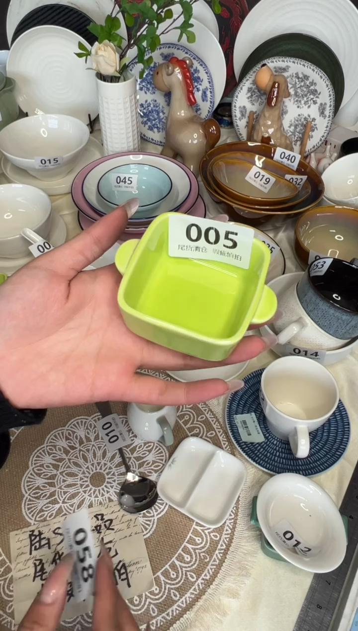 新骨瓷005 瑕疵 暖白  3.5寸  浅绿  双耳酱碗