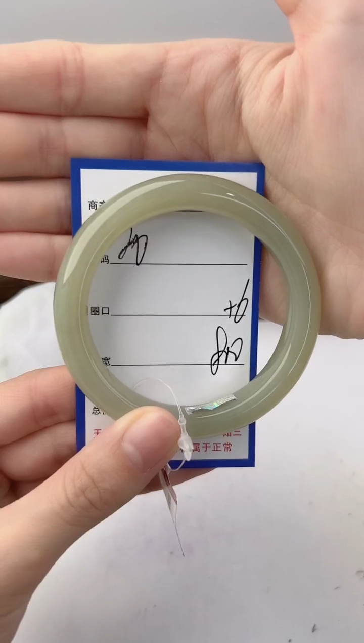 未镶嵌手镯和田玉20颜色微差无瑕疵