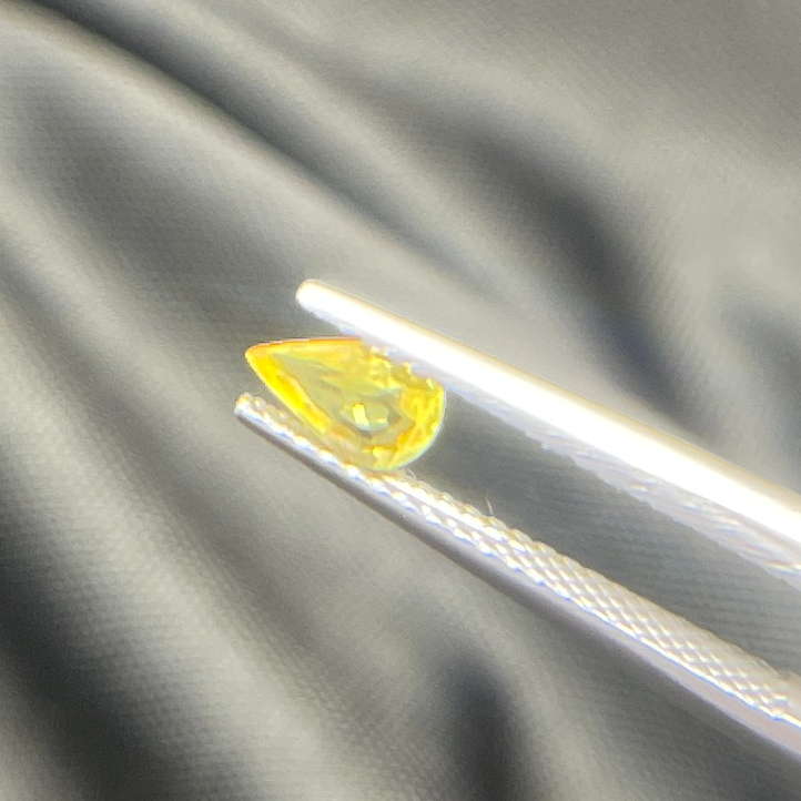 福利款天然黄色水滴形蓝宝石金丝雀0.45克拉