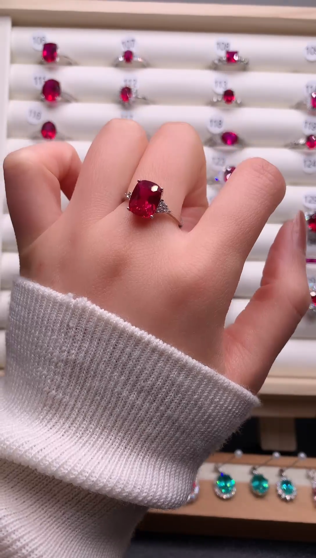 3红宝石（处理）红宝石戒指