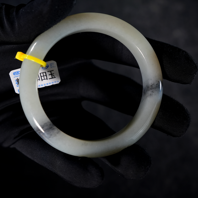 lot97 和田玉手镯56圈口/QG51227-185389 保利山东