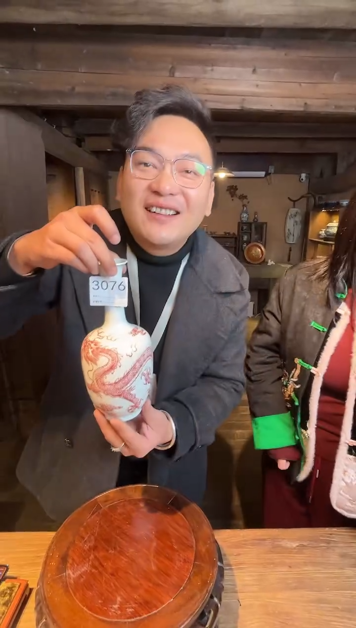 【闪购商品】瓶景德镇陶瓷釉里红赏瓶3076