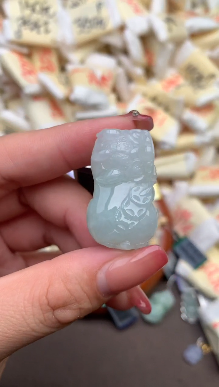 翡翠挂件未镶嵌 —