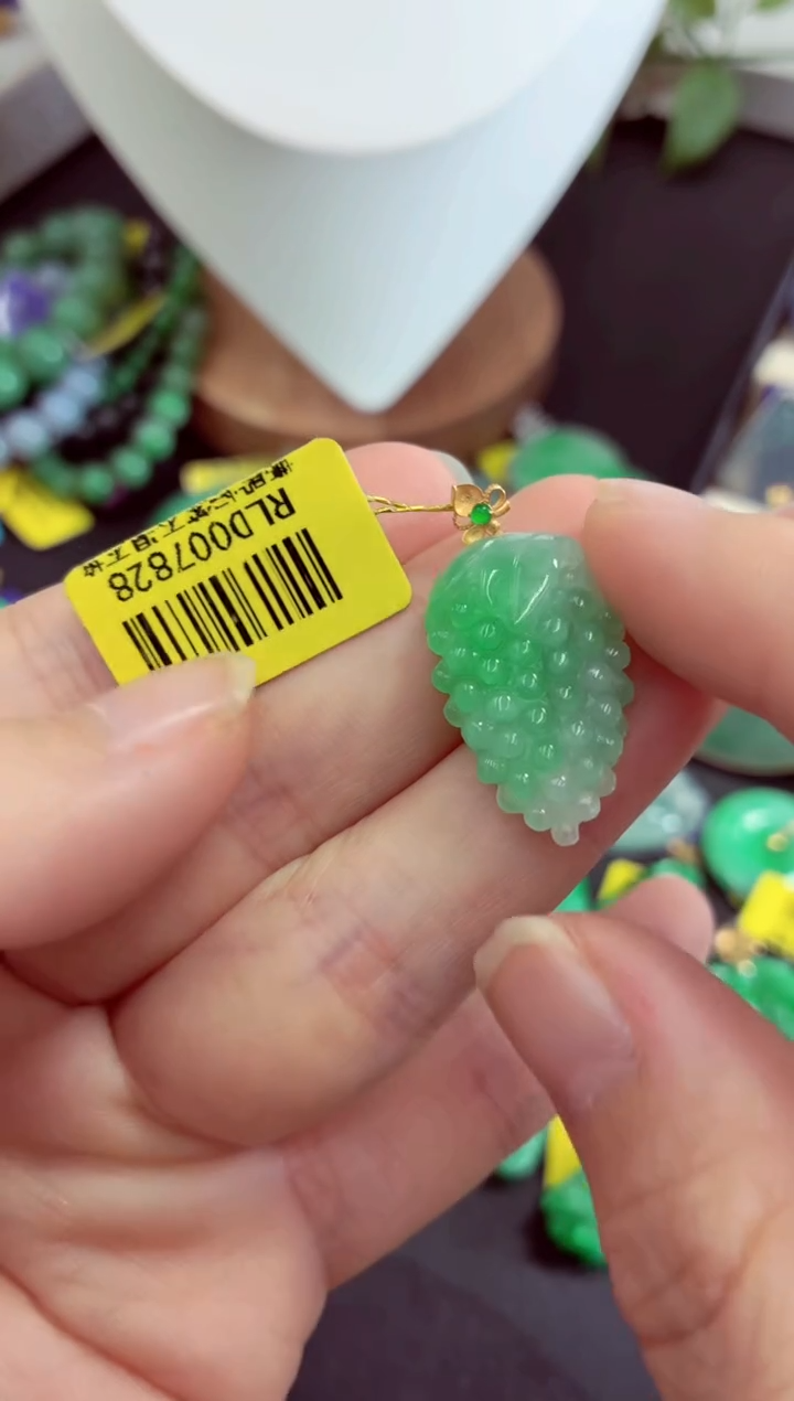 吊坠(不含链)18K金镶嵌翡翠挂件