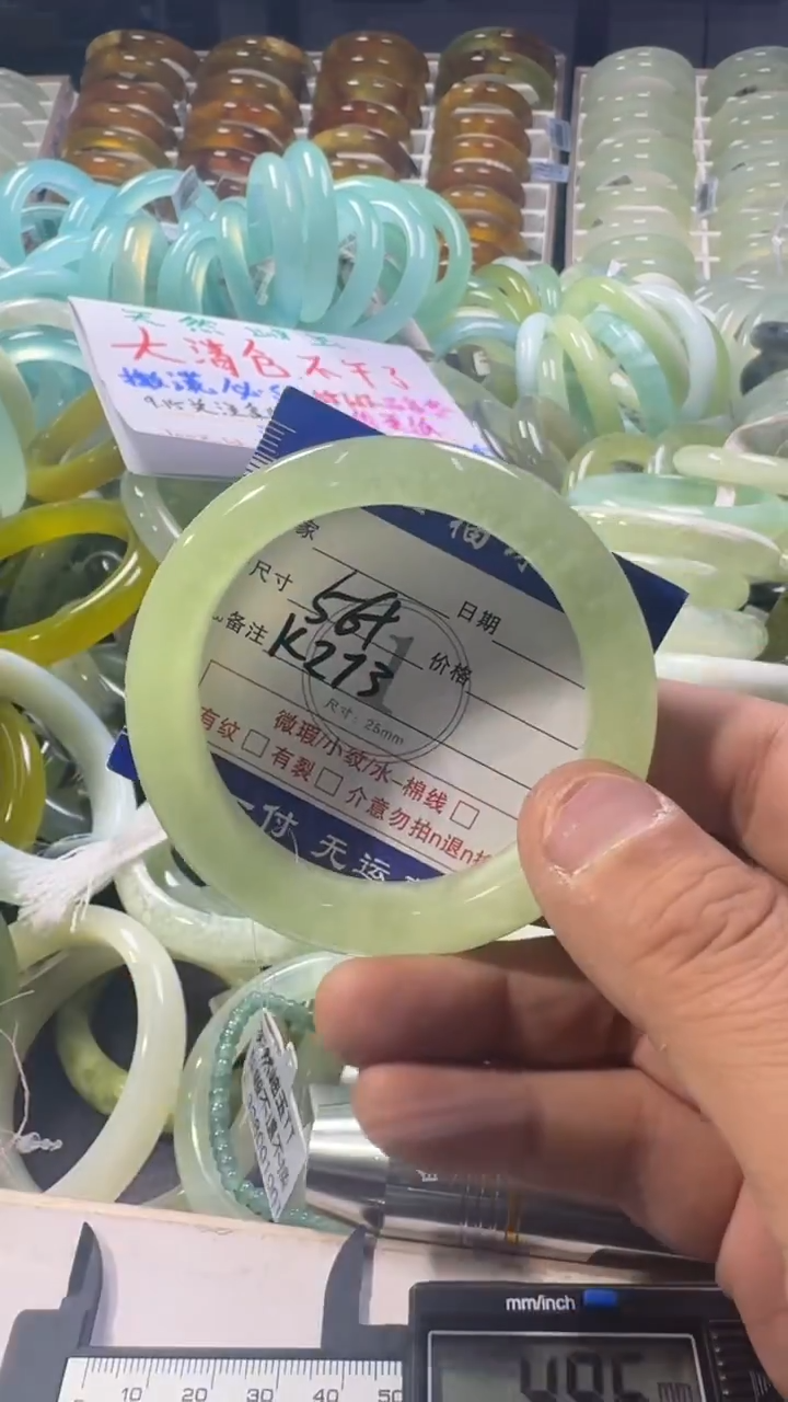 未镶嵌蛇纹石玉手镯1