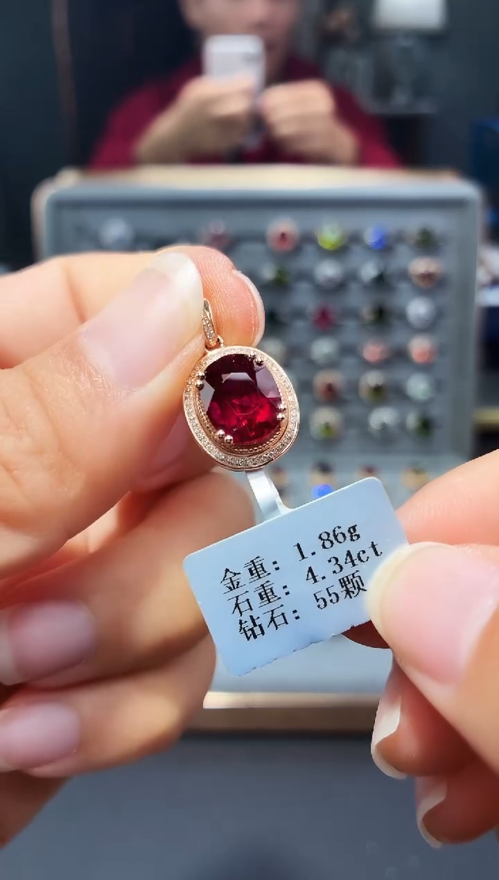 颈饰18K金镶嵌碧玺4.34.